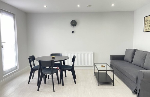 Redbridge Apartamento | Newly Built Spacious 1 Bedroom Apartment