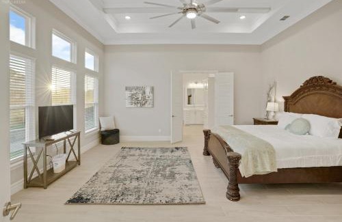 Calallen Casa | Newly Built Stylish Retreat with Designer Kitchen - Near Park & Beach