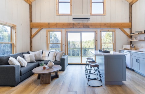 South Londonderry Cabina | Newly built Vermont secluded cabin retreat with AC and brand new Hot Tub!!!