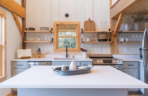 South Londonderry Cabina | Newly built Vermont secluded cabin retreat with AC and brand new Hot Tub!!!