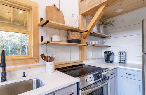South Londonderry Cabina | Newly built Vermont secluded cabin retreat with AC and brand new Hot Tub!!!