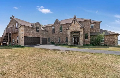Kerens Casa | Newly Built Waterfront Lakehouse w/Private Pier