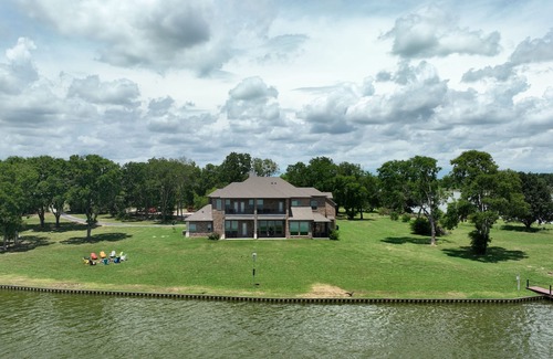 Kerens Casa | Newly Built Waterfront Lakehouse w/Private Pier