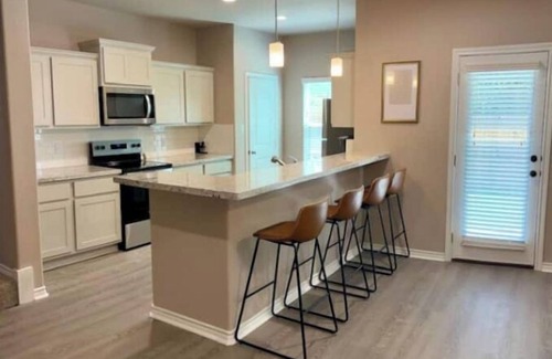 Wellborn Casa | Newly constructed 3 BDR townhome 5 min to Kyle Field and campus