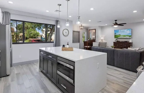 Poiciana Park II Casa | Newly Constructed Luxe 3BR Home Downtown | Airport