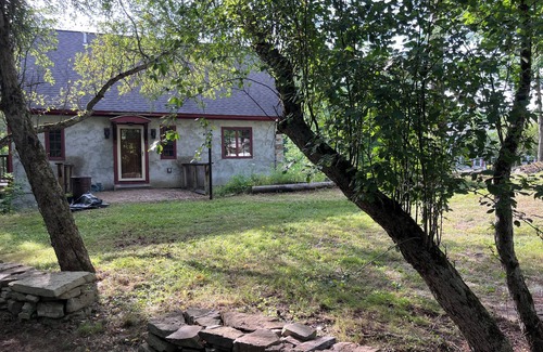 Shushan Casa | Newly constructed 2 bedroom stone ended Irish cottage in Shushan New York
