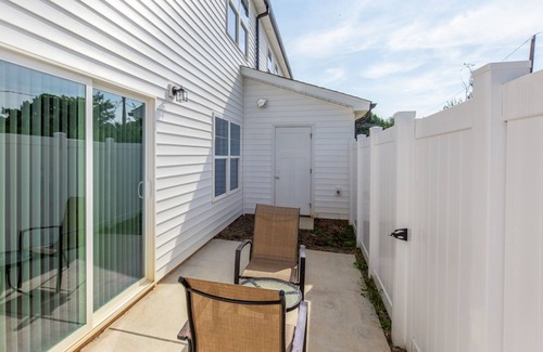 Greensboro Condominio | Newly Constructed Modern Townhome