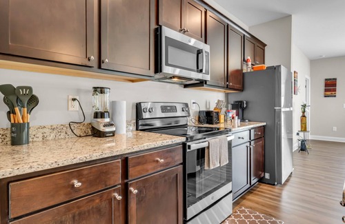 Greensboro Condominio | Newly Constructed Modern Townhome