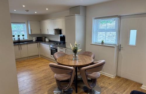 Keighley Casa | Newly constructed town house next to the canal with Private Car Park