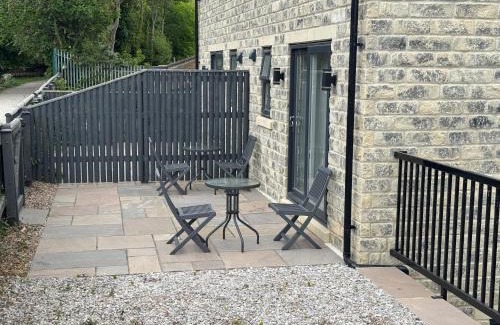 Keighley Casa | Newly constructed town house next to the canal with Private Car Park