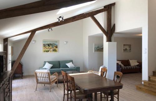 Lauzerte Casa | Newly converted barn, magnificent vues, garden and pool