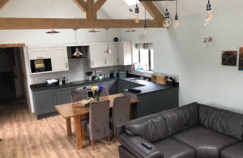 Hendrerwydd Casa | Newly Converted Luxury Barn With Private Hot Tub
