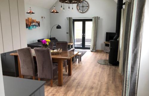 Hendrerwydd Casa | Newly Converted Luxury Barn With Private Hot Tub