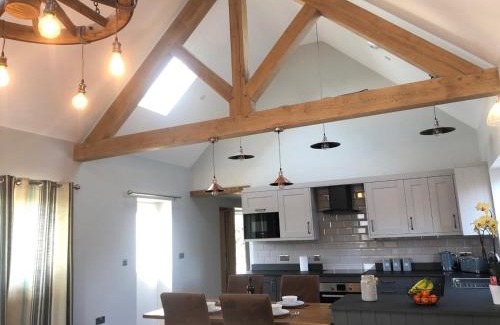 Hendrerwydd Casa | Newly Converted Luxury Barn With Private Hot Tub