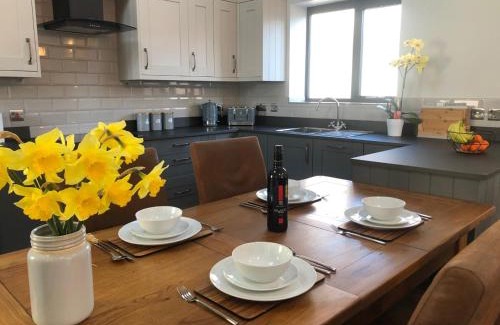 Hendrerwydd Casa | Newly Converted Luxury Barn With Private Hot Tub