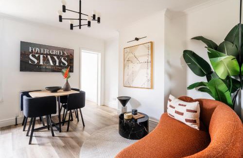 Hillingdon Apartamento | Newly Designed, 2br Apt, 5min from Northwood London Tube Station, NATO HQ, Ideal for Wembley, Warner Studio, Contractors