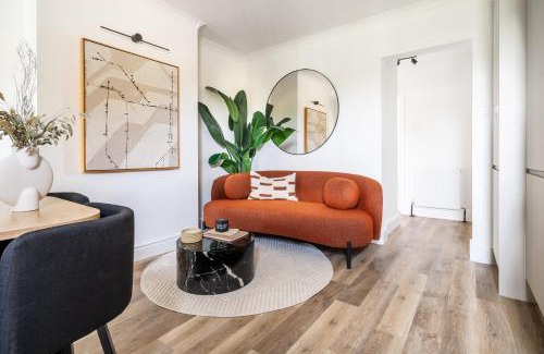 Hillingdon Apartamento | Newly Designed, 2br Apt, 5min from Northwood London Tube Station, NATO HQ, Ideal for Wembley, Warner Studio, Contractors