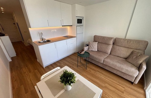 San Fernando Apartamento | Apartamento moderno y acogedor con balcón, piscina y parking gratuito
