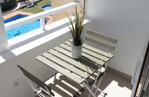San Fernando Apartamento | Apartamento moderno y acogedor con balcón, piscina y parking gratuito