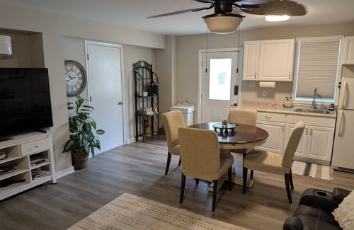 Midlothian Casa | Newly finished basement suite in Midlothian. Very clean and spacious.