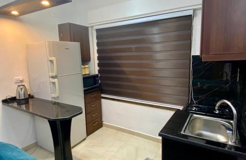 Al Jubeiha Apartamento | Newly furnished apartment with private entrance.