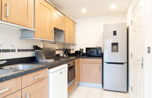 Derby Casa | Newly Furnished Aztec House (6 separate beds)