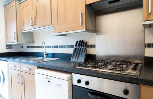 Derby Casa | Newly Furnished Aztec House (6 separate beds)