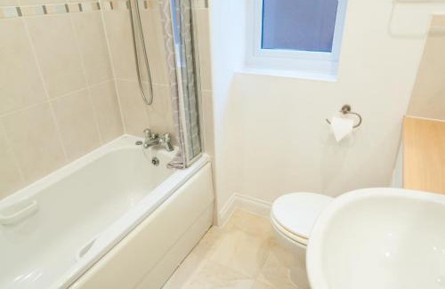 Derby Casa | Newly Furnished Aztec House (6 separate beds)