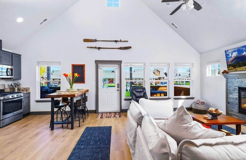 Dover Bay Casa | Newly Furnished Bungalow in Dover near Lake and Ski Resort
