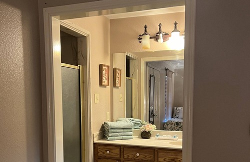 Canton Casa | Newly furnished custom home! Great for families and ladies groups.
