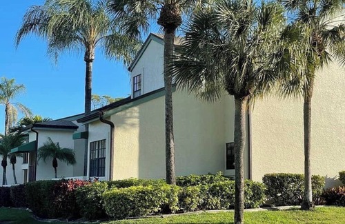 Biggar Condominio | Newly Furnished & Remodeled Gulf Coast condo close to shopping beaches & airport