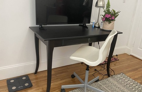 West Roxbury Apartamento | Newly Furnished Studio Apartment walk to Train&Buses in Boston