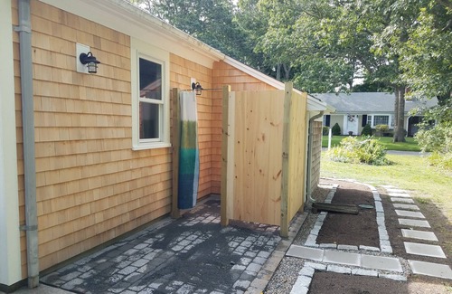 South Yarmouth Casa | NEWLY LISTED! Adorable Mid Cape Ranch