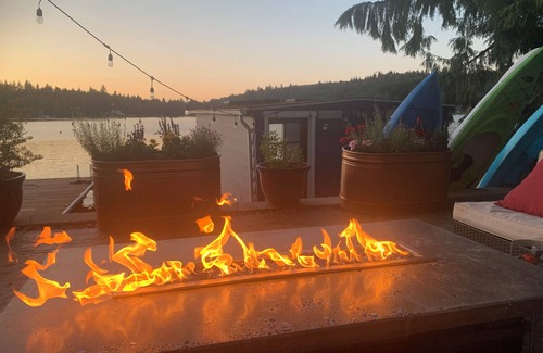 Lake Roesiger Casa | Newly listed as fulltime VRBO! Beautiful lakefront home for you and your guests!