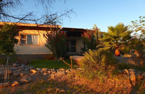Usakos Apartamento | NEWLY LISTED!Charming 1-bedroom apartment outside of Usakos, near the Spitzkoppe