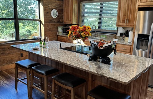Clarksville Casa | Newly Listed Iron Mountain View Getaway