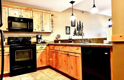 Two Harbors Condominio | Newly Listed Lake Superior Condo~Resort Setting