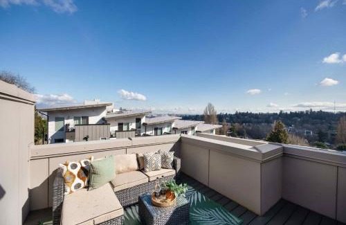 Fairmount Park Casa | Newly Modern 2B2B Home near Seatac - Golf course