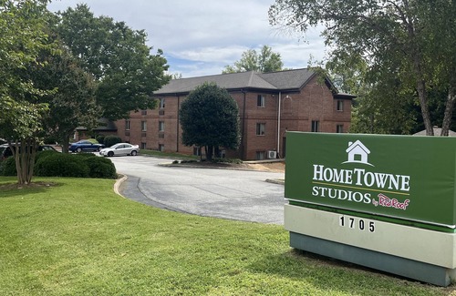 Greensboro Apartamento | Newly Opened Extended Stay Hotel- Spacious Rooms with Full Kitchens!