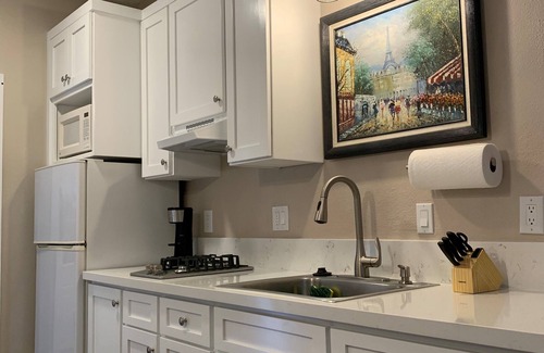 Azusa Apartamento | Newly redone studio w/outdoor lawn & eating space