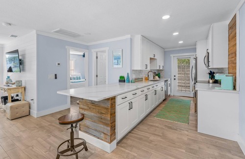River District Casa | Newly refreshed in-town duplex near Bradenton attractions