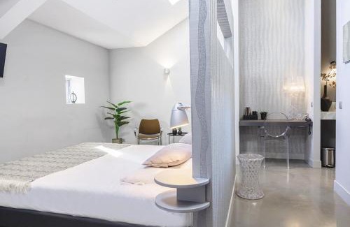 Oss Casa | Newly Refreshed Weaving Mill Stay Free Parking