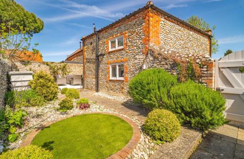 Langham Casa | Newly Refurb Cottage, Mile From Blakeney, Village Pub and Restaurant