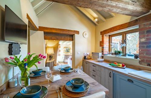 Langham Casa | Newly Refurb Cottage, Mile From Blakeney, Village Pub and Restaurant