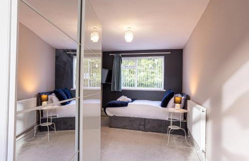 Bilston Casa | Newly Refurbed 5 Bed House for Contractors, Families & Relocation- Cosely Wolverhampton