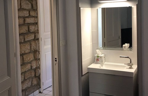 Dole Apartamento | Newly Refurbished Flat in Calm Location in Historic Centre of Dole