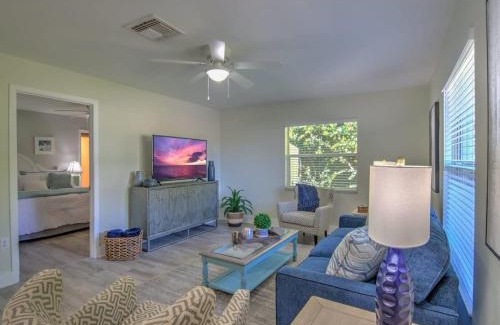 Naples Park Casa | Newly Refurbished Naples Park Cottage with a Heated Pool