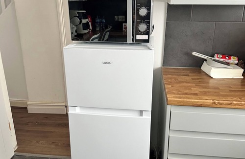 Gravesend Casa | Newly refurbished three bedroom house with two parking spaces .