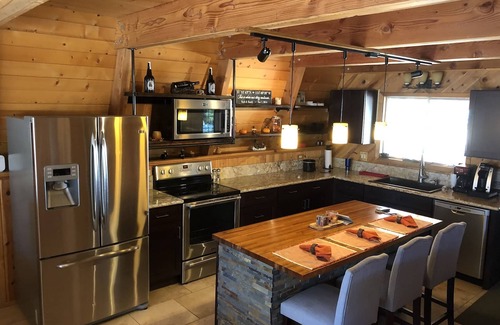 Meadow View Heights Cabina | Cabina recién remodelada en el bosque