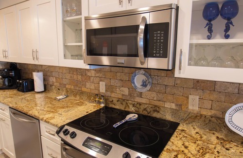 Crescent Beach Condominio | Newly remodeled - Luxurious Gulf front 3BD/2BA condo w/private balcony